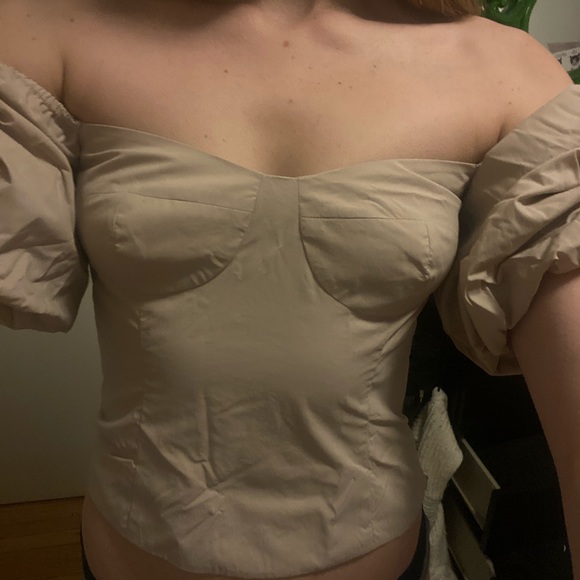 Puff sleeve top, cup detail - Picture 3 of 7